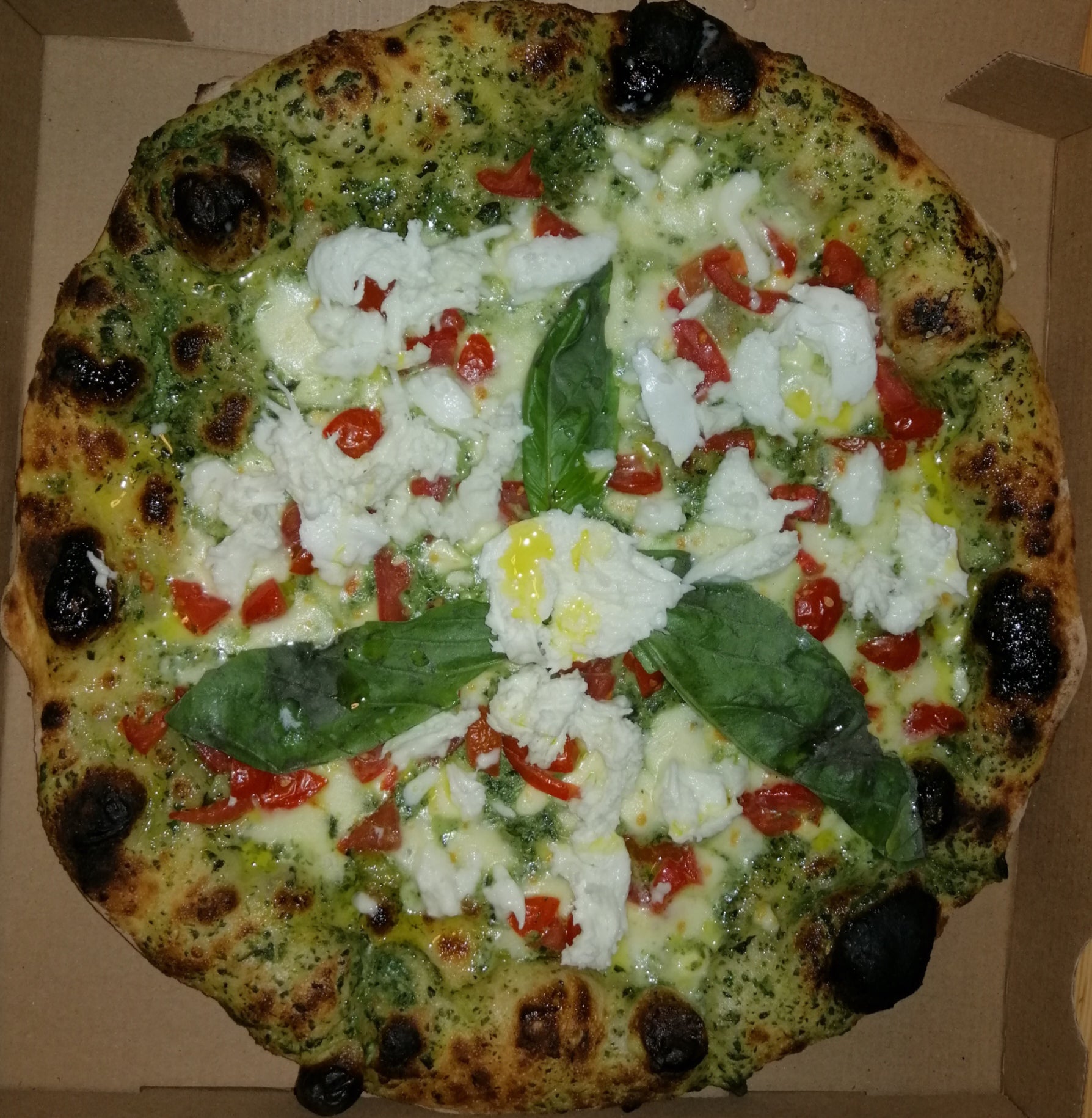 Al pesto, pizza napolitaine Fratelli Castellano